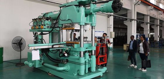 Horizontale Rubberspritzgießmaschine zur Herstellung von Autoteilen